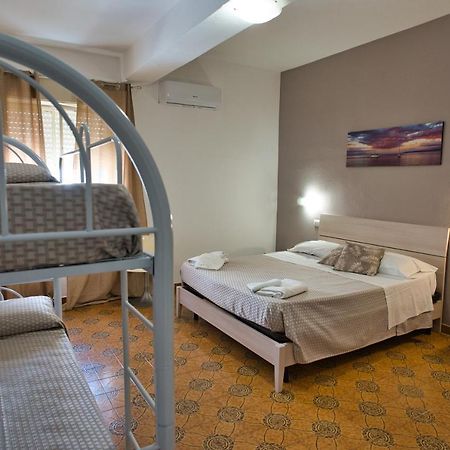 La Ruota Hotel Oliveri Bagian luar foto